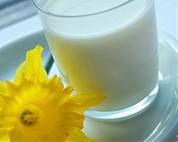 Млякото за закуска помага да се отслабне